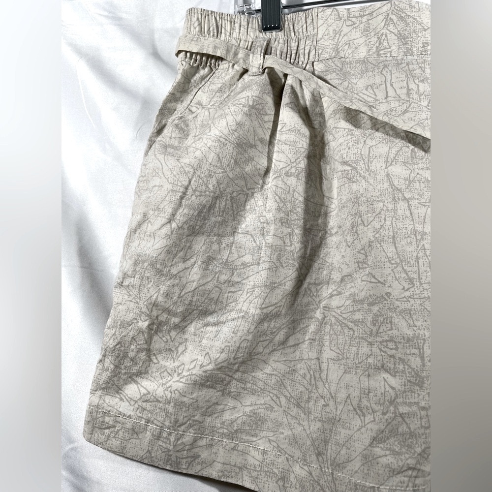 Columbia Summer Chill Womens Shorts Casual Lightweight Outdoor Active Sz L - Picture 9 of 12